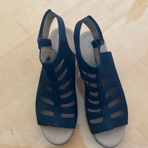 CLARKS Heal sandal with ankle strap